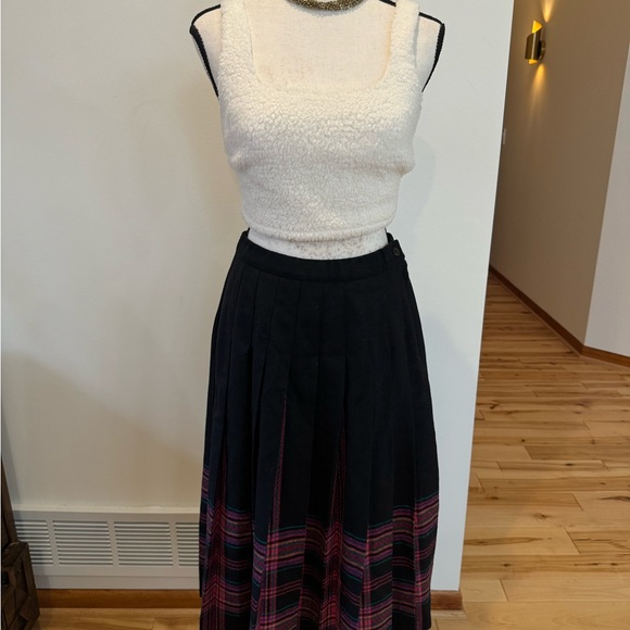 Pendleton color pleated skirt- classic luxury, office siren - Picture 2 of 9